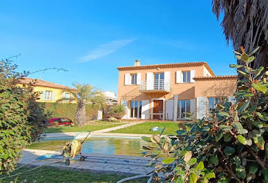 Villa avec piscine et terrasse 8