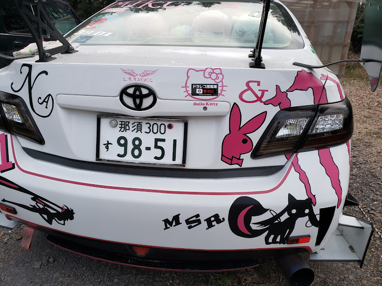 カムリのステッカー自作・車が汚いに関するカスタム事例の投稿画像1枚目