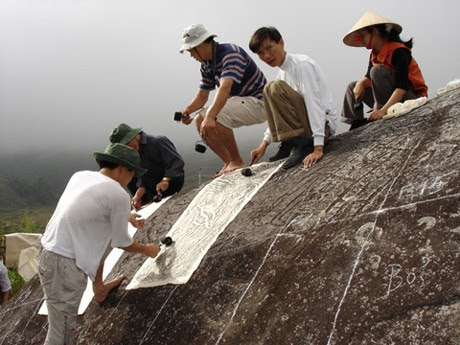 Bãi đá cổ Sapa, hé mở tấm bản đồ trên đá