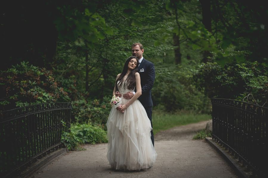 Fotografo di matrimoni Łukasz Świtek (switekeu). Foto del 21 febbraio 2019