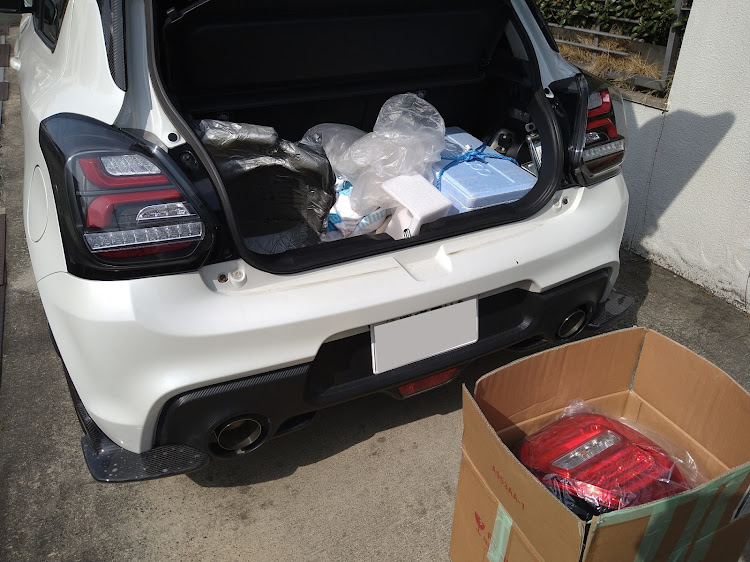 スイフトスポーツの車検から帰還・パーツ取り付け・まだまだ乗るぞ〜に関するカスタム事例の投稿画像2枚目
