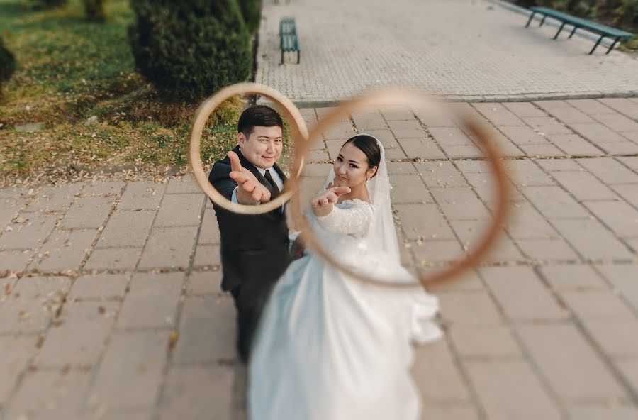 Fotografo di matrimoni Kubanych Moldokulov (moldokulovart). Foto del 18 novembre 2019