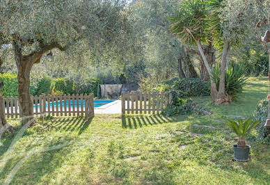 Property with garden 4