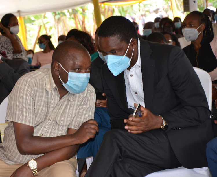 Rware MCA Paul Kanyari with former CS Mwangi Kiunjuri during the burial of Kelvin Muthee in Karatina, Nyeri county on Monday, January 25, 2021