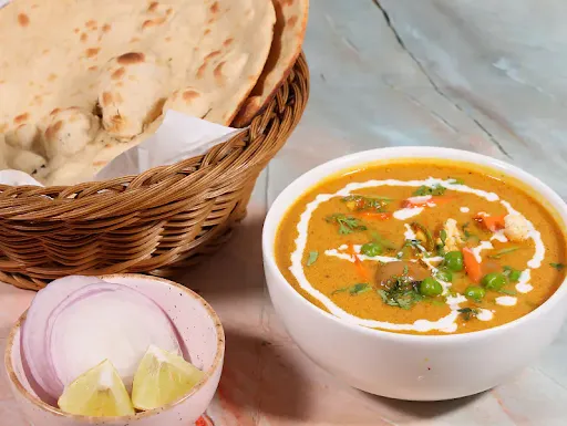 Veg Handi Meal ( 300 Ml Gravy + 3 Chapati )