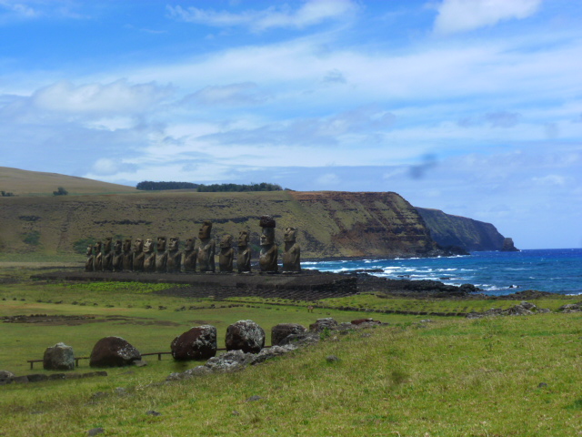 ISLA DE PASCUA. RECORRIDO POR LA COSTA SUR Y ANAKEMA. ATARDECER EN TAHAI - CHILE, de Norte a Sur con desvío a Isla de Pascua (24)