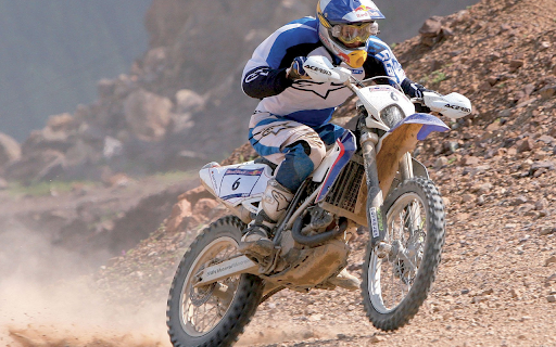 Rider Tackles Tough Terrain on Dirt Bike screenshot 2