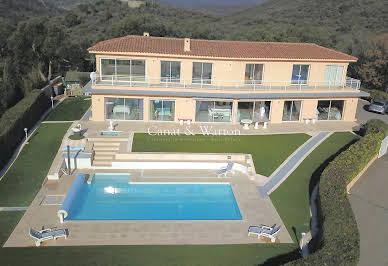 Villa avec piscine et terrasse 14