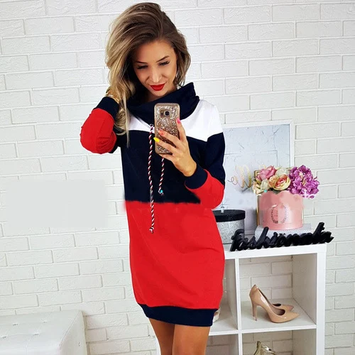 Pull en tricot à col montant et manches longues avec assortiment de couleurs. Idéal pour un look chic et confortable au quotidien.