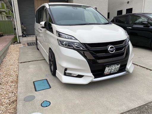 セレナのC27セレナ・ひかるか工房・車高調・AUTECHプロテクター