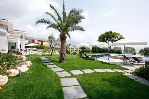Villa avec piscine et terrasse 5
