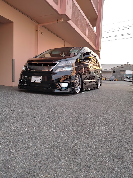 ヴェルファイアのドノーマルで納車して１年記念日👍️・ドノーマル&凹んでた車両笑・まだまだ進化するよー☺️に関するカスタム事例の投稿画像5枚目