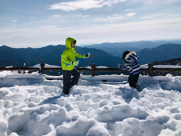 ランドクルーザー100の雪と愛車に関するカスタム事例の投稿画像6枚目