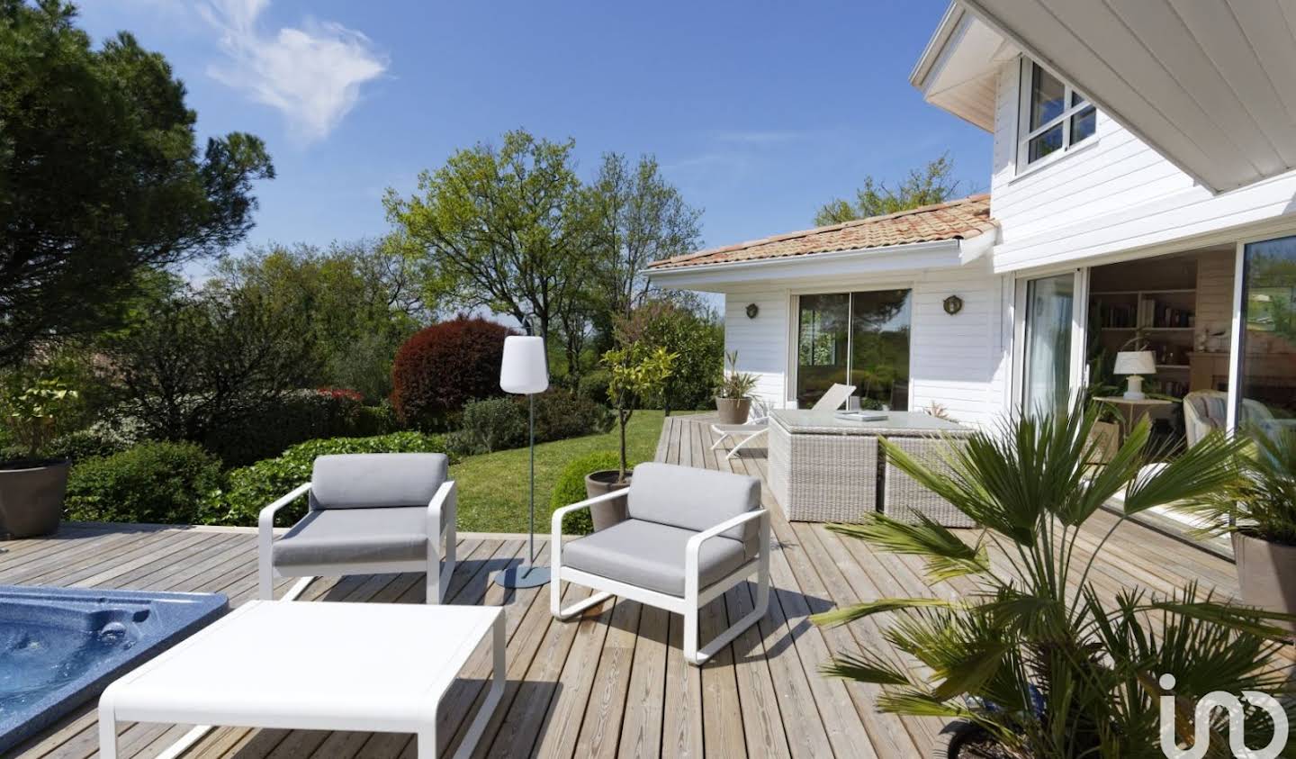 House with pool and terrace Bouliac