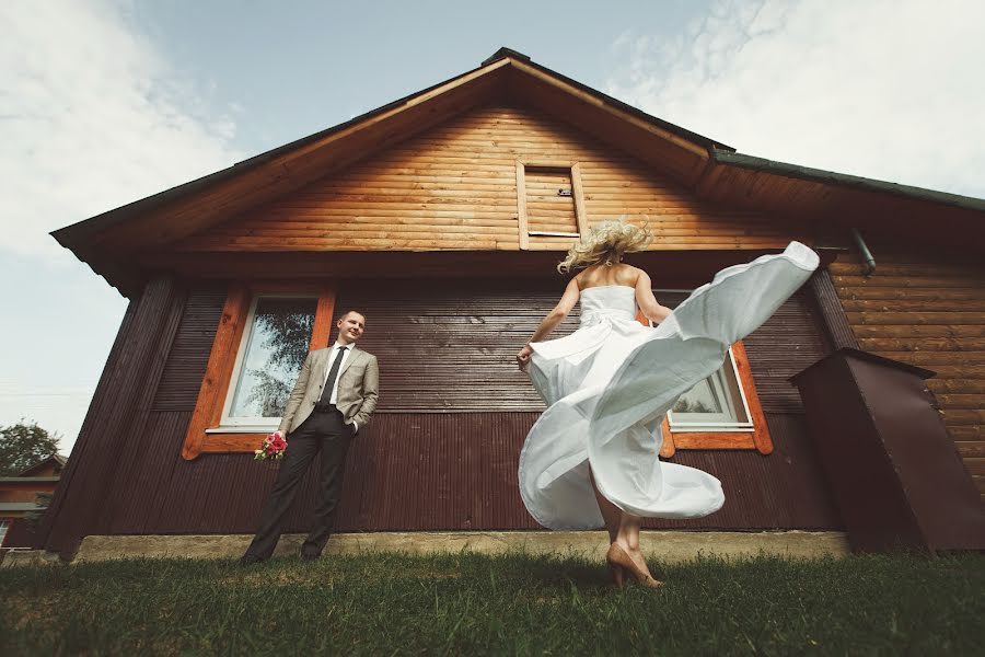 Fotograful de nuntă Pavel Nenartovich (nenik83). Fotografia din 24 august 2014