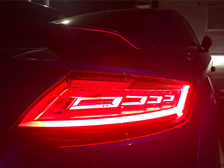 TT RS クーペのaudi・アウディ・TTRS・OLED・OLEDリヤライトに関するカスタム事例の投稿画像2枚目