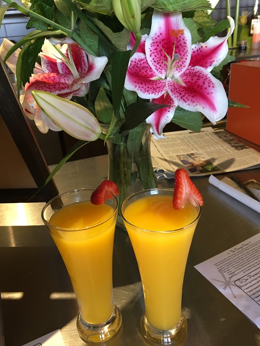 Generous pour of OJ mimosas! 😋