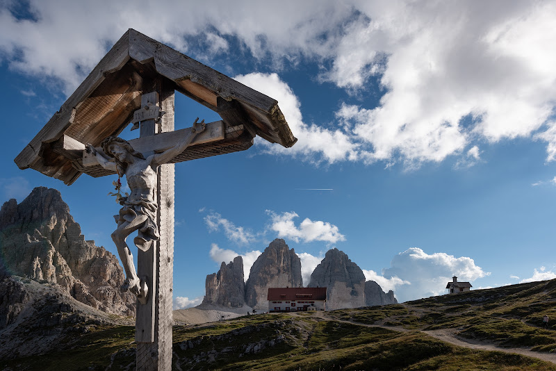 In preghiera dalle Cime di Lavaredo  di Giancarlo Lava