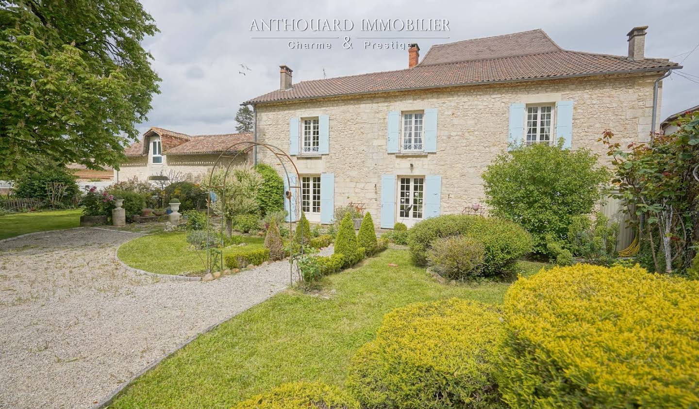 Propriété avec piscine et jardin Perigueux