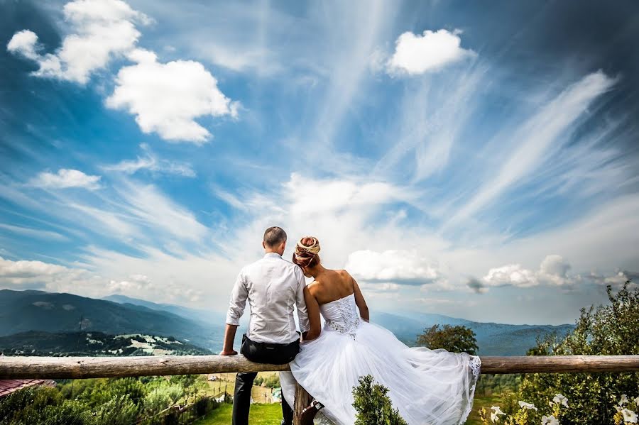 Fotografo di matrimoni Marius Bugaciu (bugaciu). Foto del 8 luglio 2015