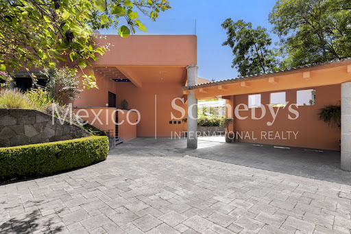 House with pool and terrace 3