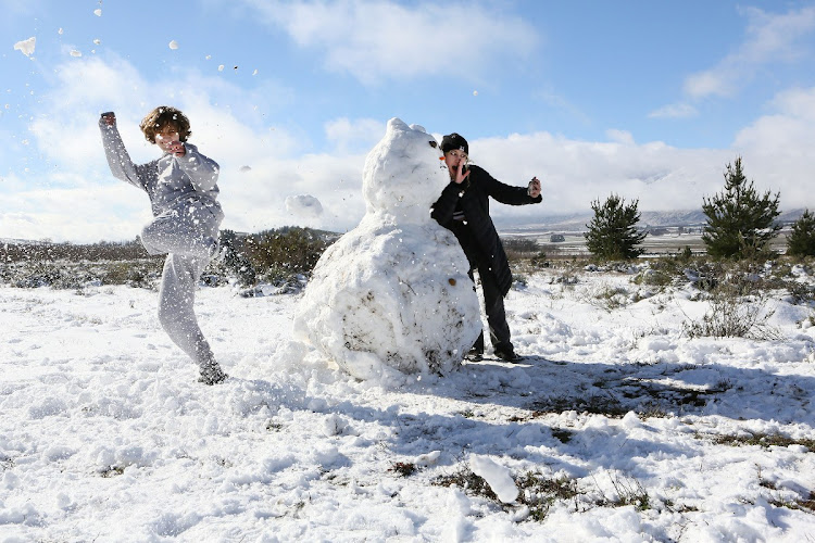 Mira and Isabella Boshoff play in the snow in the Matroosberg on July 13 2021.