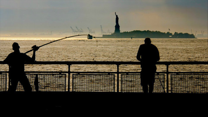 Pescatori a Battery Park di Alessandro Arcella