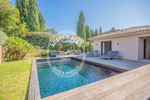 Villa avec piscine et terrasse 2