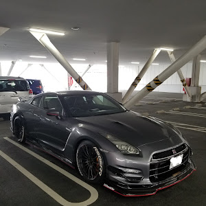 NISSAN GT-R