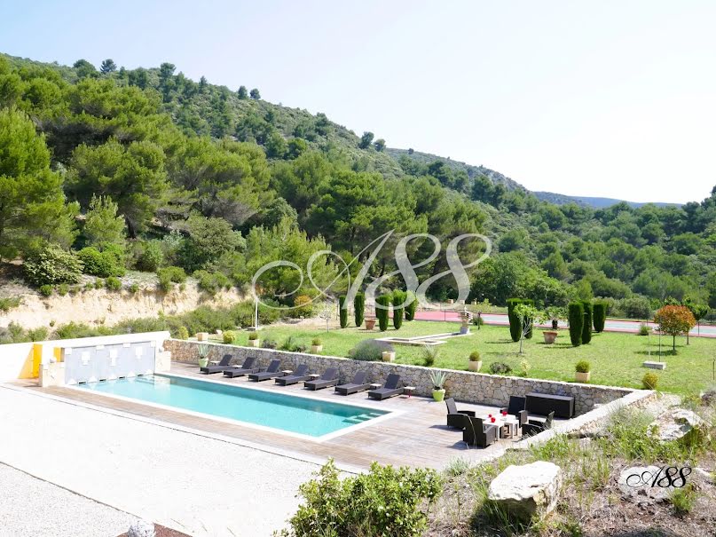 Vente propriété 12 pièces 650 m² à Lourmarin (84160), 5 730 000 €