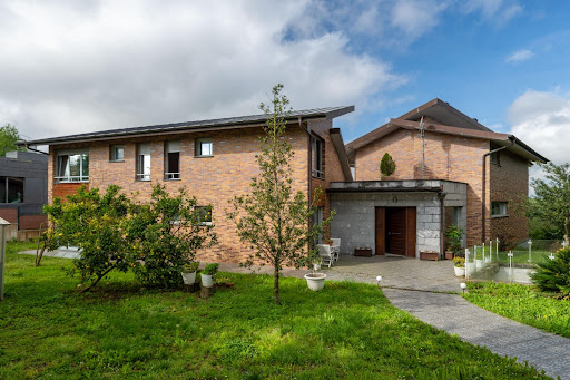 Brick house with green garden - Prestige property for sale in Donostia / San Sebastián, 5 rooms, 5 bedrooms
