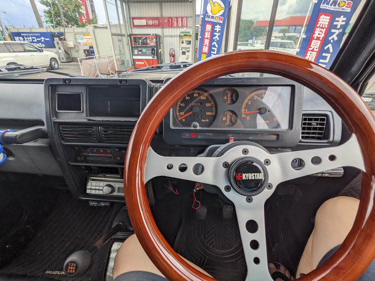 ジムニーの納車・JA11・全塗装完了・ジャングルグリーン・ハンドル交換に関するカスタム事例の投稿画像10枚目