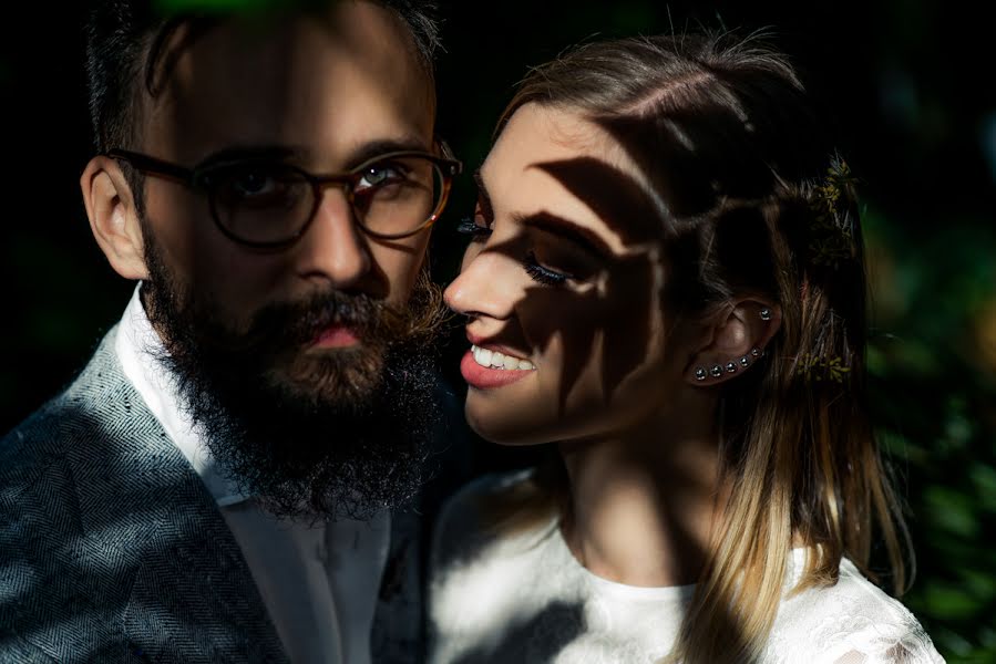 Fotógrafo de casamento Darius Tomasevic (likemoon). Foto de 27 de janeiro 2018