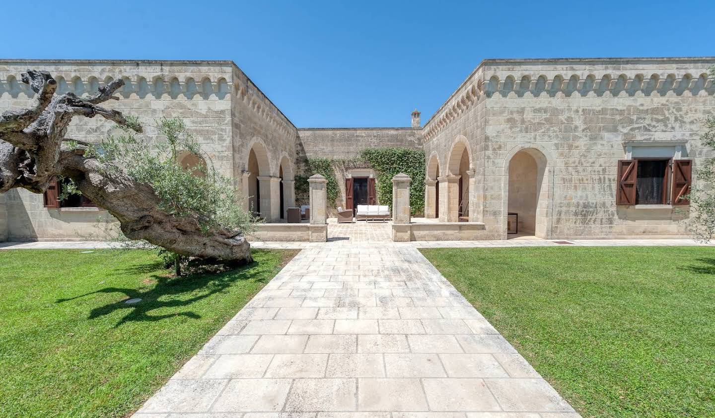 Corps de ferme avec jardin et piscine Carpignano Salentino