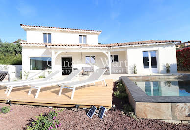 Villa avec piscine et terrasse 11