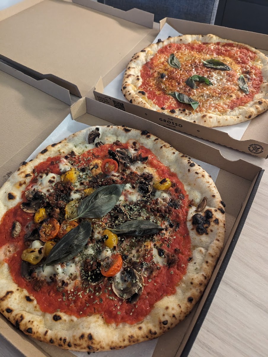 Vegetarian pizza takeout