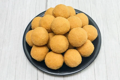 Plain Besan Ladoo