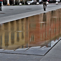 Riflesso di palazzi colorati  di Cimabue