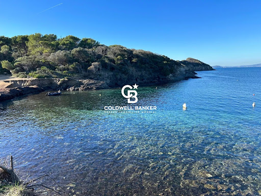 Sea view, rocky cove and vegetation - Luxury land for sale in Hyeres