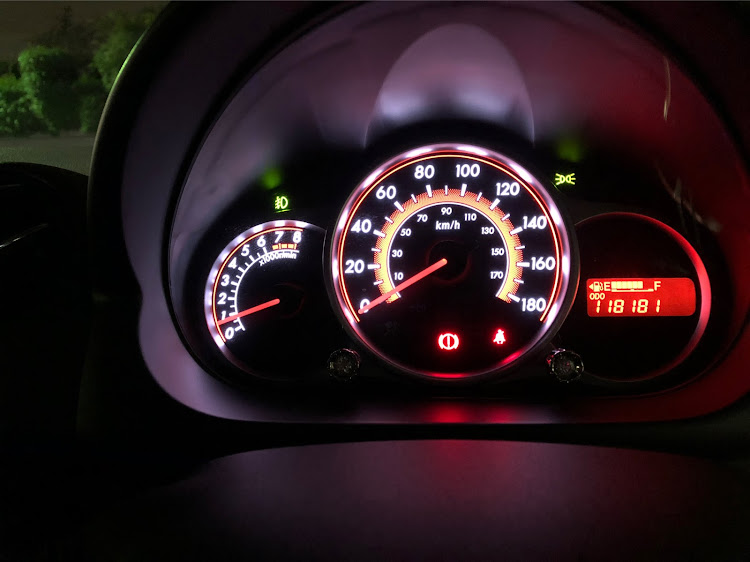 デミオの118181km・洗車・夜に関するカスタム事例の投稿画像1枚目