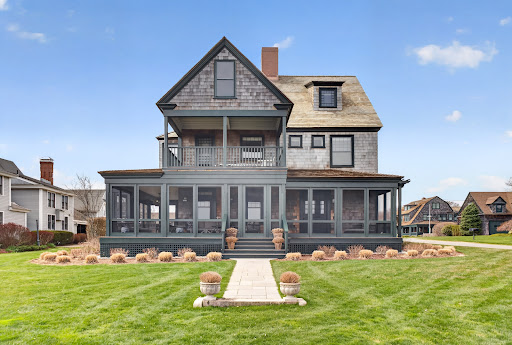 Property rental in Old Saybrook (United States) - House with screened porch and garden