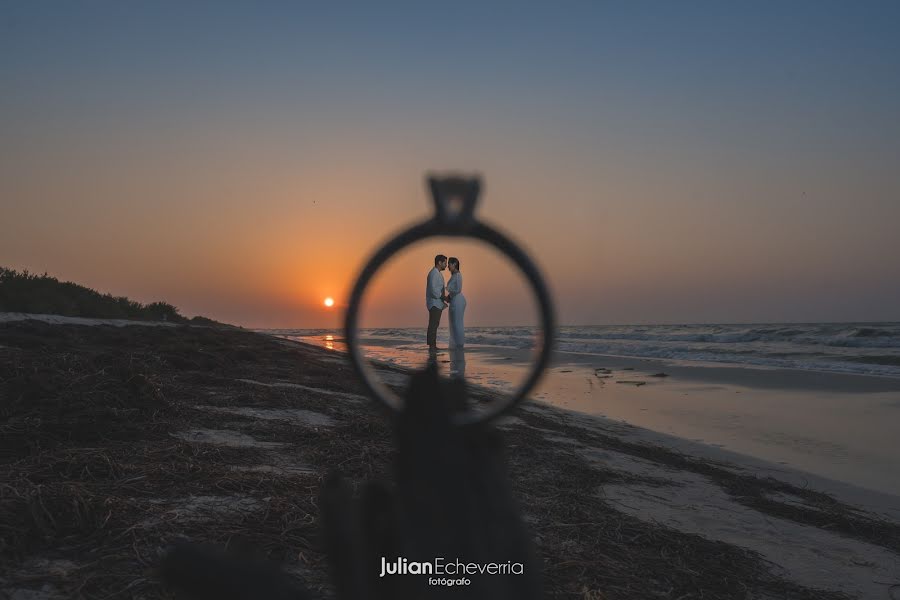 Wedding photographer Julian Echeverria (recuerdos). Photo of 19 April 2021