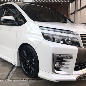 ヴォクシー ZRR85W