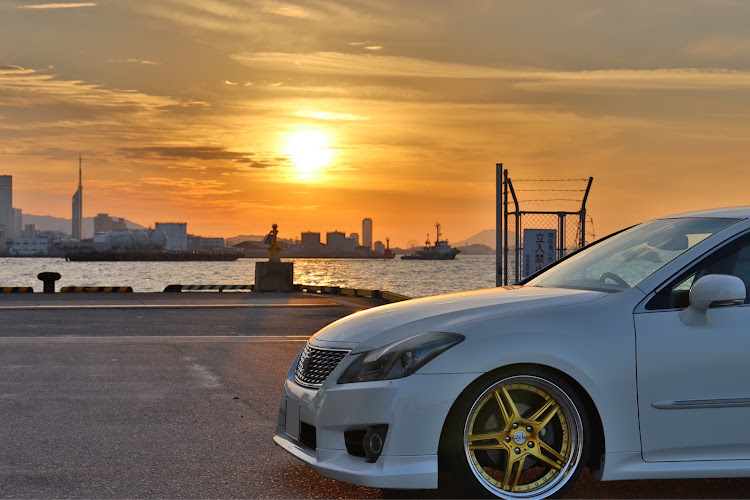 クラウンアスリートのハロウィン・ファインダー越しの私の世界・Canon・夕焼けと愛車・夕焼けに関するカスタム事例の投稿画像1枚目