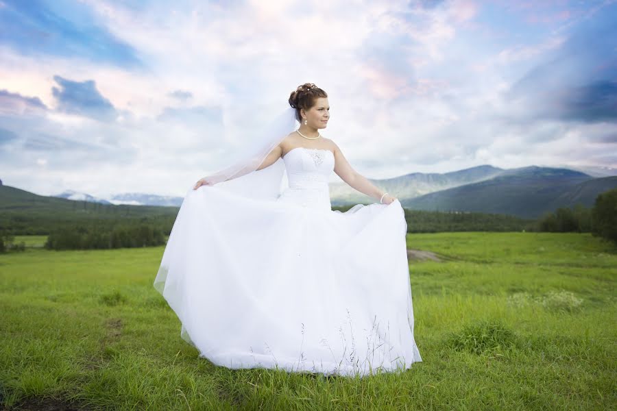 Fotógrafo de casamento Yuriy Grechikhin (highresolution). Foto de 24 de agosto 2015