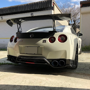 NISSAN GT-R