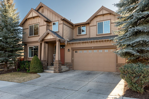 Brown house with double garage in this luxury house for sale in Prineville ($489,000 - 236 m²)