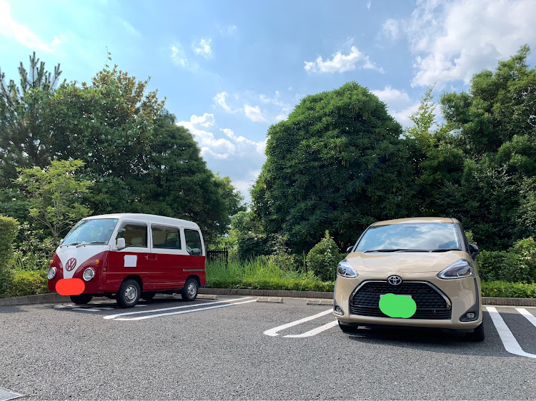 シエンタの可愛い車・パン屋さんの駐車場・ノーマル車に関するカスタム事例の投稿画像1枚目