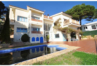 Maison avec piscine et terrasse 20