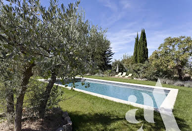 Maison avec piscine et terrasse 1